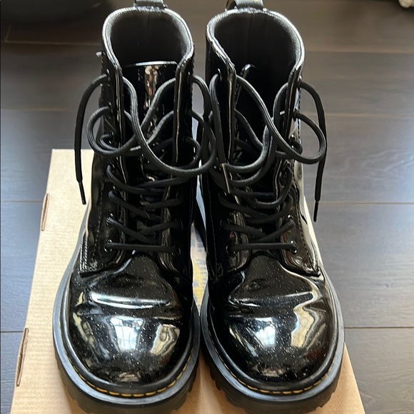 Dr. Martens Women’s Size US 7 Vegan Black and Gold Sparkles - Picture 3 of 3